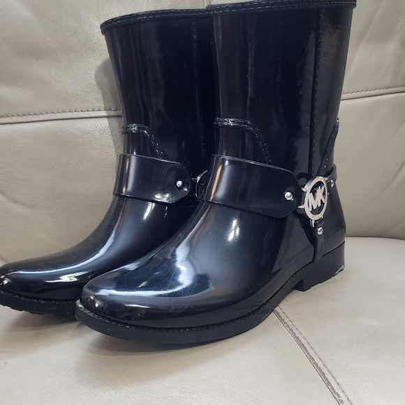EUC Michael Kors short rain boots - Picture 3 of 5